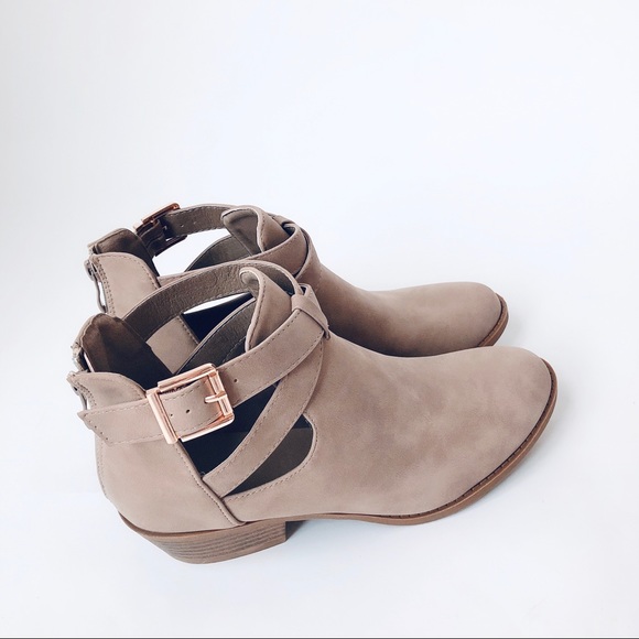 Ankle Buckle Wrap Block Heel Bootie - Picture 3 of 7